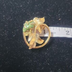 Vintage Gold Tone Coro Maple Leaf Circle Brooch with Green Stone Accent Signed